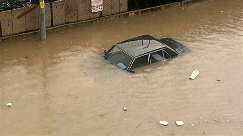 Antalyada sağanak yağış ve fırtına Ev ve iş yerlerini su bastı araçlar yollarda mahsur kaldı Haberler gt GÜNDEM